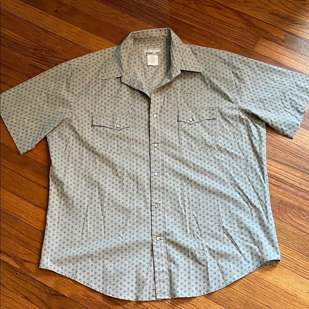 Wrangler Men's Gray Patterned Button Down Shirt